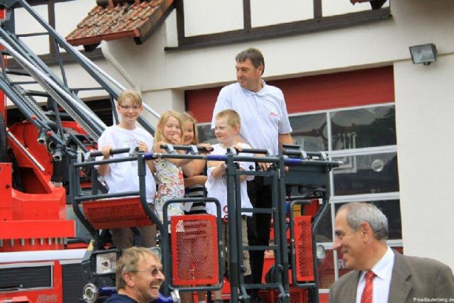 2011-06-16 -67- Vorfuehrung Hubrettungsfahrzeuge